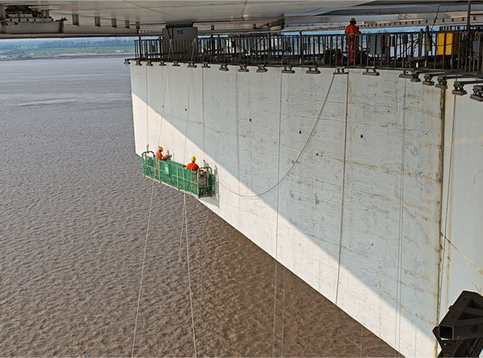 浙江嘉绍大桥主塔外表面缺陷修复及整体涂装